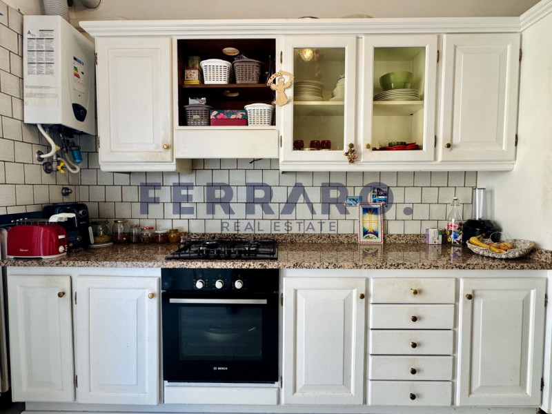 Treviso, San Zeno. Codice CV16. A meno di 300 metri dalle mura, questo appartamento tricamere off...