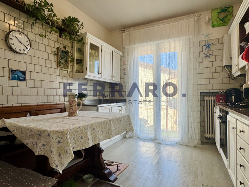 Treviso, San Zeno. Codice CV16. A meno di 300 metri dalle mura, questo appartamento tricamere off...