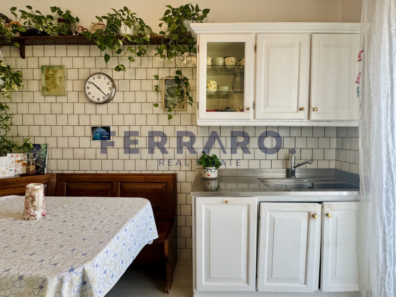 Treviso, San Zeno. Codice CV16. A meno di 300 metri dalle mura, questo appartamento tricamere off...