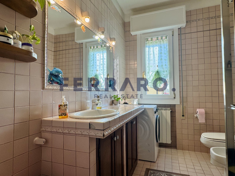 Treviso, San Zeno. Codice CV16. A meno di 300 metri dalle mura, questo appartamento tricamere off...