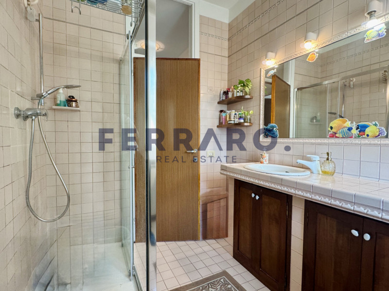 Treviso, San Zeno. Codice CV16. A meno di 300 metri dalle mura, questo appartamento tricamere off...