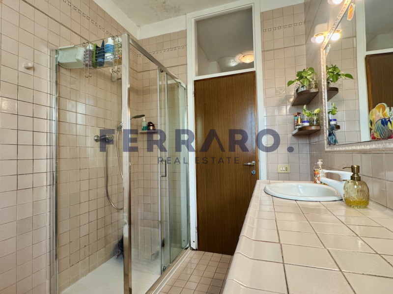 Treviso, San Zeno. Codice CV16. A meno di 300 metri dalle mura, questo appartamento tricamere off...