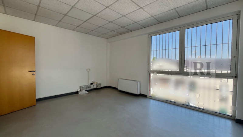 LIMENA - su centro direzionale e commerciale disponibile luminoso ufficio di 150mq al primo piano...