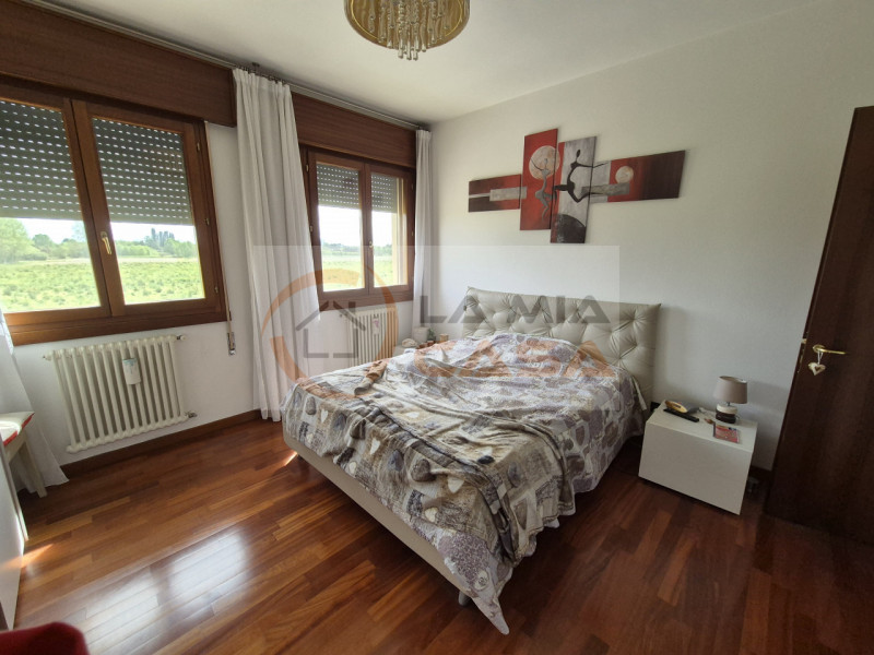 SONO RICHIESTE REFERENZE E CONTRATTO DI LAVORO A TEMPO INDETERMINATO.
SI PREGA DI INVIARE UNA EMA...