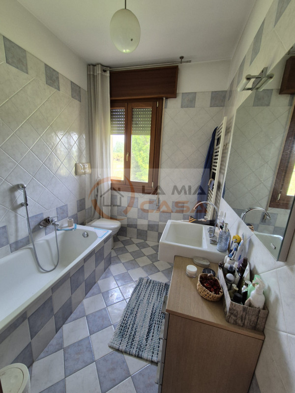 SONO RICHIESTE REFERENZE E CONTRATTO DI LAVORO A TEMPO INDETERMINATO.
SI PREGA DI INVIARE UNA EMA...