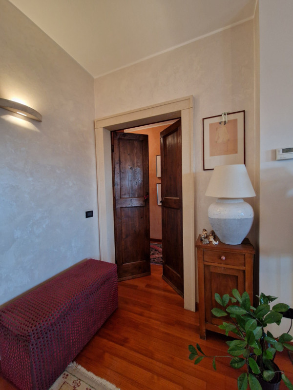 Situato in una posizione tranquillissima del quartiere San Bellino, questo splendido appartamento...