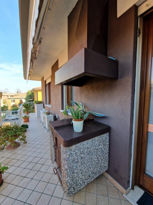 Situato in una posizione tranquillissima del quartiere San Bellino, questo splendido appartamento...