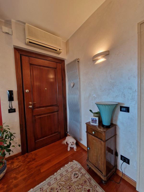 Situato in una posizione tranquillissima del quartiere San Bellino, questo splendido appartamento...