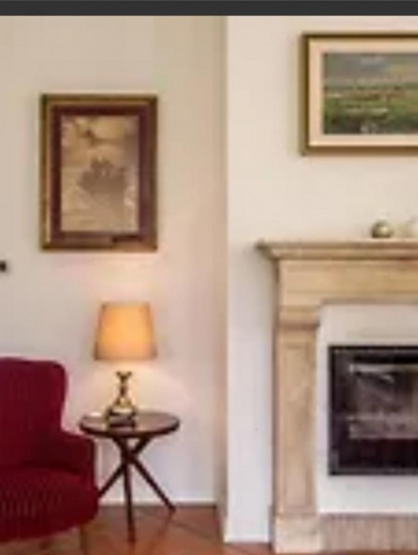 Situata nella prestigiosa zona collinare a Monteortone di Abano Terme, questa splendida villa d'e...