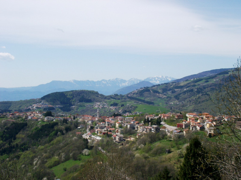 Opportunità unica nel cuore di Conco, una frazione del comune di Lusiana Conco, in provincia di V...