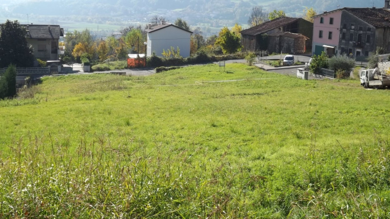 Cereda, in zona panoramica di grande esposizione, proponiamo due lotti edificabili di Mc 1.000 ci...
