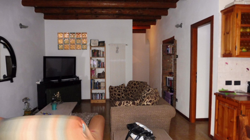 Lovertino - in piccolo contesto ristrutturato, appartamento al piano terra di 70 mq, completament...