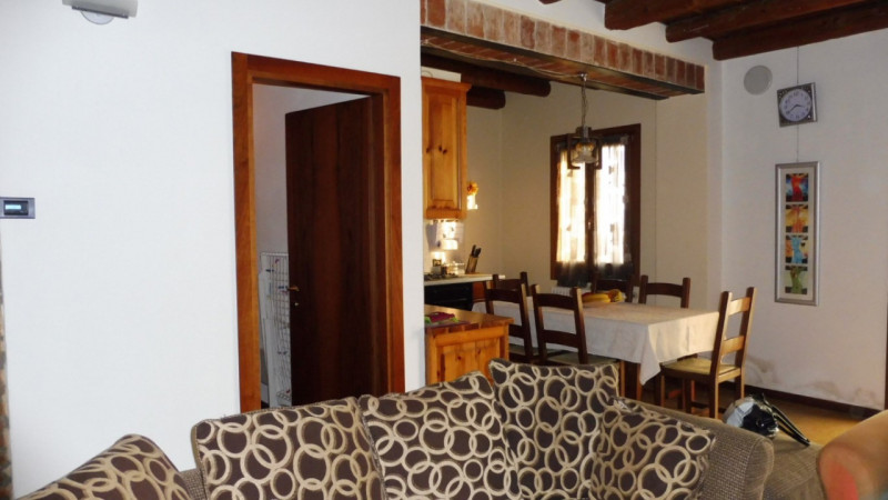 Lovertino - in piccolo contesto ristrutturato, appartamento al piano terra di 70 mq, completament...