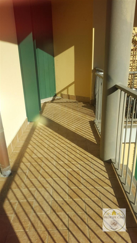 In centro storico proponiamo appartamento al primo piano con tre camere. Il complesso condominial...