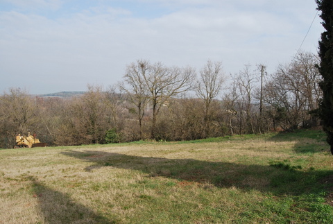 In posizione collinare e panoramica, proponiamo un lotto di terreno edificabile oggetto di piano ...