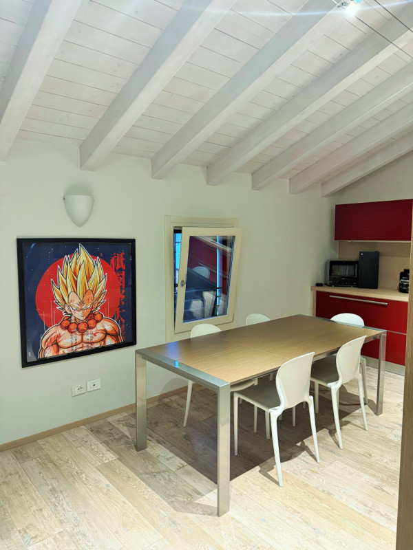 Castelfranco V.to: in posizione centralissima, proponiamo in vendita una mansarda disposta su 2 l...