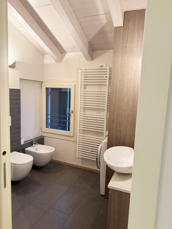 Castelfranco V.to: in posizione centralissima, proponiamo in vendita una mansarda disposta su 2 l...