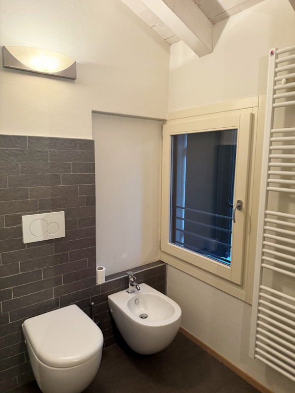 Castelfranco V.to: in posizione centralissima, proponiamo in vendita una mansarda disposta su 2 l...