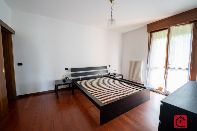 BRUGINE (PD) | VENDESI Appartamento al piano terra con garage

In pieno centro, comodissimo a tut...