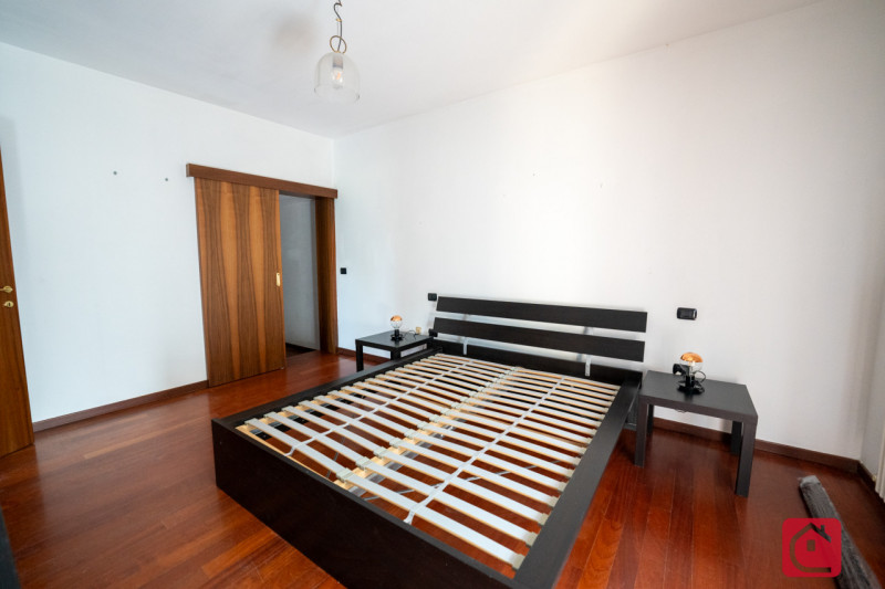 BRUGINE (PD) | VENDESI Appartamento al piano terra con garage

In pieno centro, comodissimo a tut...