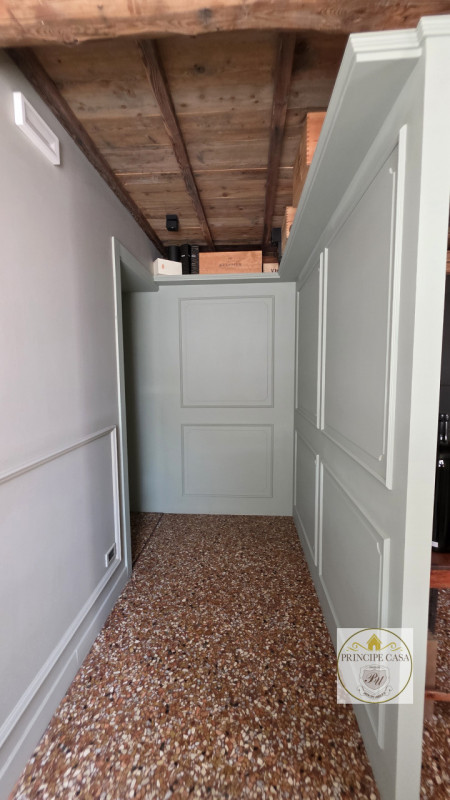 A Este in posizione di forte passaggio giornaliero, vendesi Ristorante - Accogliente e familiare,...