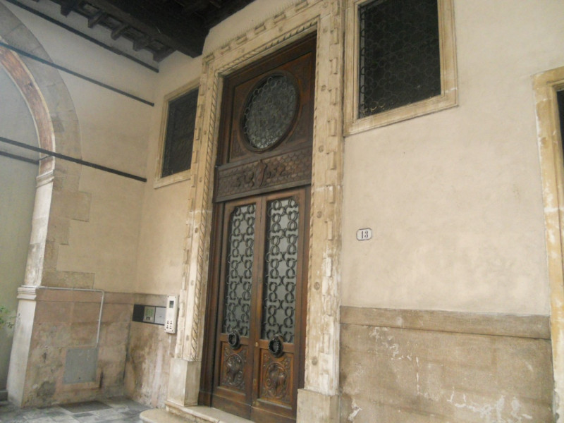 Benvenuti nel cuore storico di Padova, una delle città più affascinanti e culturalmente ricche d'...