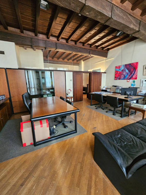 Benvenuti nel cuore storico di Padova, una delle città più affascinanti e culturalmente ricche d'...