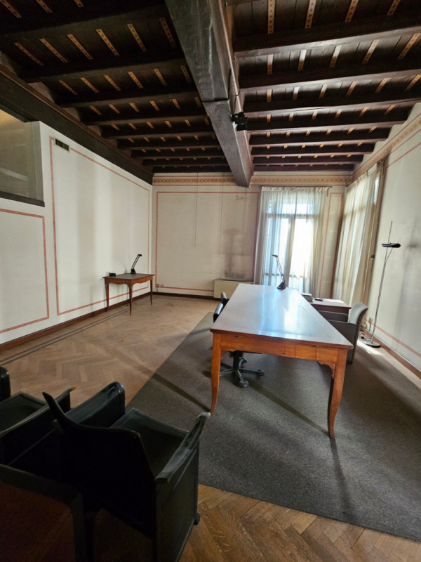 Benvenuti nel cuore storico di Padova, una delle città più affascinanti e culturalmente ricche d'...