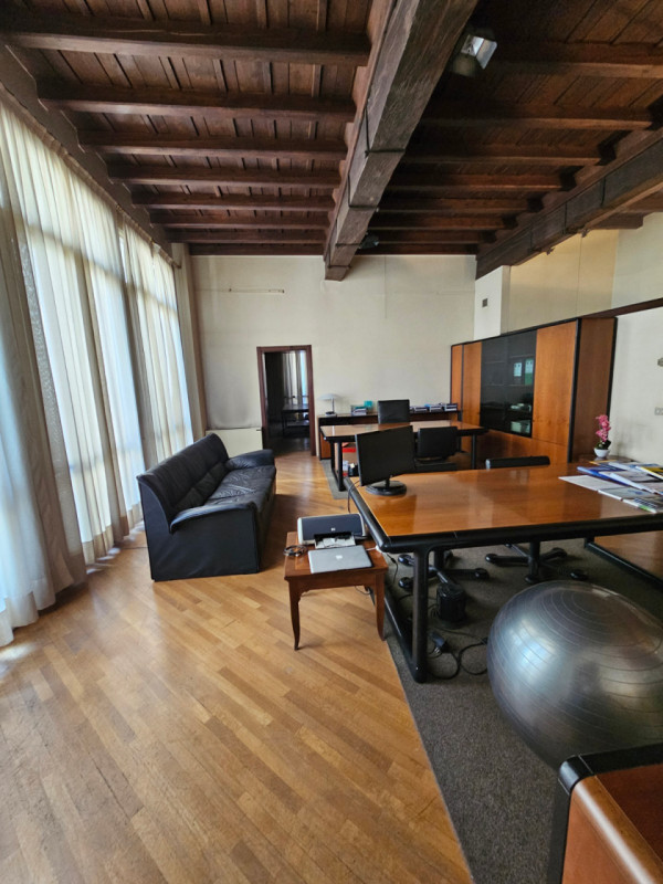 Benvenuti nel cuore storico di Padova, una delle città più affascinanti e culturalmente ricche d'...