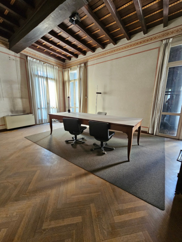 Benvenuti nel cuore storico di Padova, una delle città più affascinanti e culturalmente ricche d'...