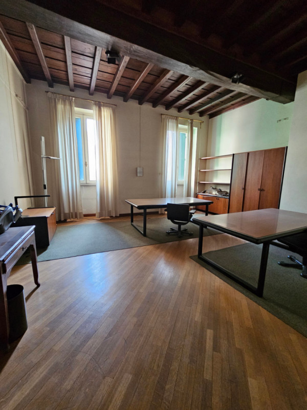 Benvenuti nel cuore storico di Padova, una delle città più affascinanti e culturalmente ricche d'...