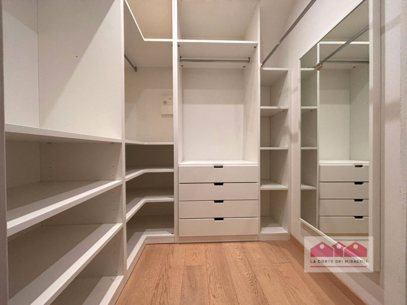 CENTRO STORICO: IN ELEGANTE PALAZZO STORICO FINEMENTE RISTRUTTURATO, GRANDE BICAMERE COMPLETAMENT...