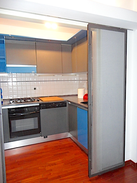 In una palazzina signorile di Piazza de Gasperi, con servizio di portineria, ascensore ed impiant...