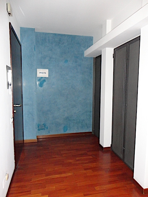 In una palazzina signorile di Piazza de Gasperi, con servizio di portineria, ascensore ed impiant...