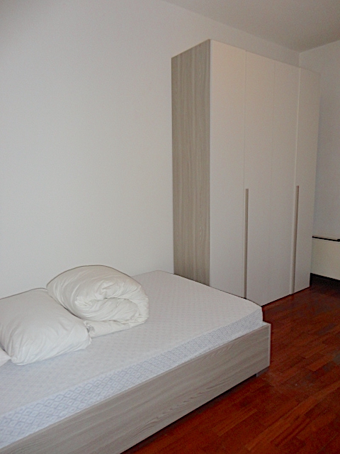 In una palazzina signorile di Piazza de Gasperi, con servizio di portineria, ascensore ed impiant...