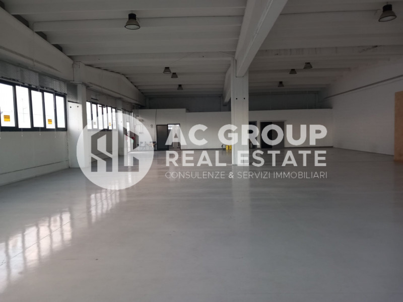 Origgio Vendita Capannone