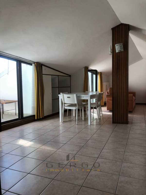 (Per INFO Cristina 3389226442) Mansardina in affitto tutto incluso. Nel centro storico di Padova,...