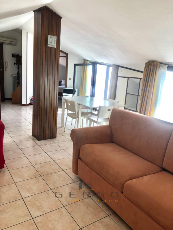 (Per INFO Cristina 3389226442) Mansardina in affitto tutto incluso. Nel centro storico di Padova,...