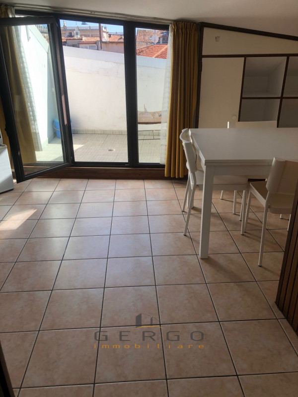 (Per INFO Cristina 3389226442) Mansardina in affitto tutto incluso. Nel centro storico di Padova,...