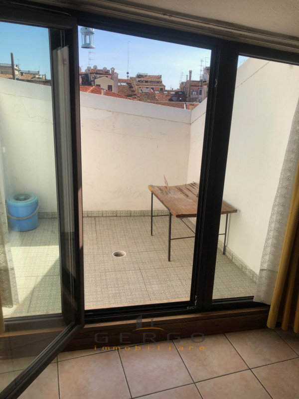 (Per INFO Cristina 3389226442) Mansardina in affitto tutto incluso. Nel centro storico di Padova,...