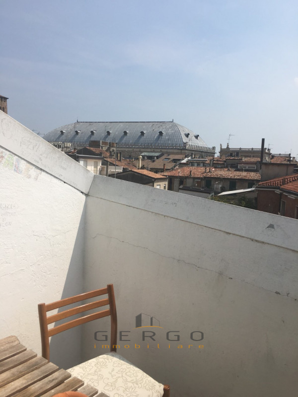 (Per INFO Cristina 3389226442) Mansardina in affitto tutto incluso. Nel centro storico di Padova,...