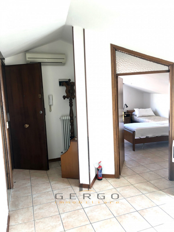 (Per INFO Cristina 3389226442) Mansardina in affitto tutto incluso. Nel centro storico di Padova,...