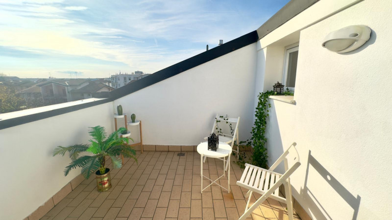 vendesi appartamento duplex, (piano primo e secondo) in ottima zona residenziale composto da sogg...