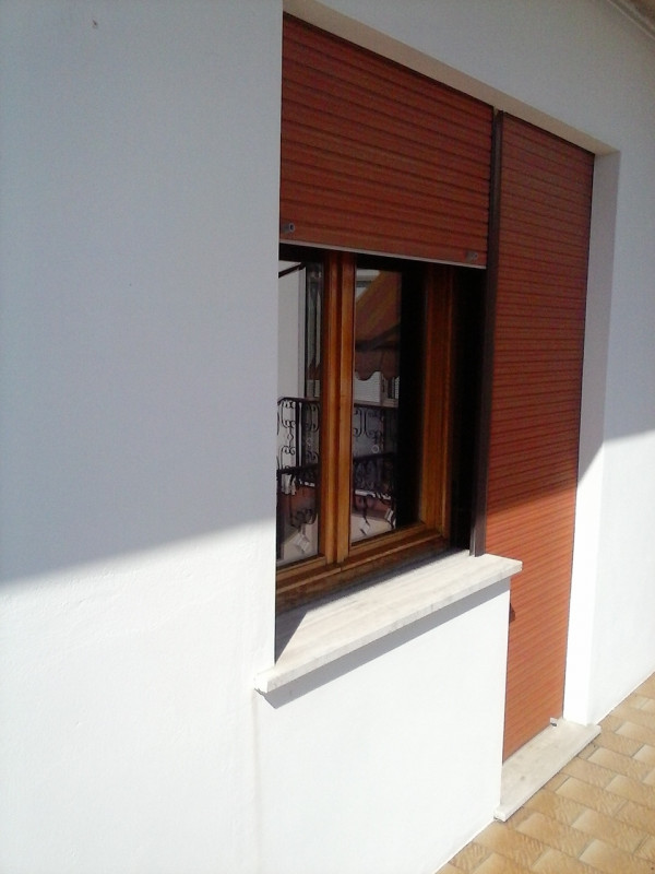 Scarsissimo traffico e rumori e bel contesto di altre ville e villette per questa abbinata di tes...