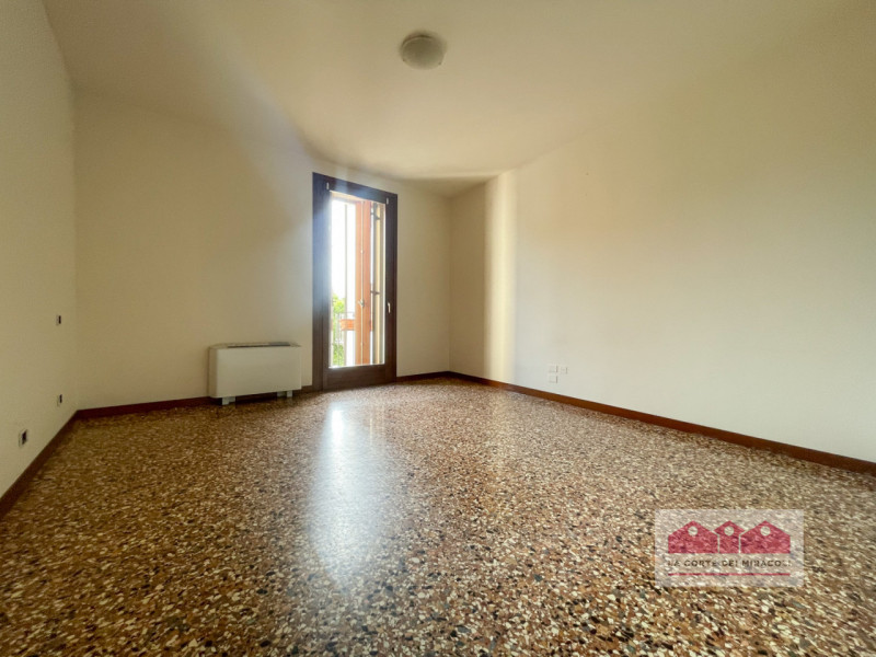 CENTRO STORICO - CORSO FOGAZZARO: IN ELEGANTE RISTRUTTURAZIONE PROPONIAMO UN SIGNORILE APPARTAMEN...