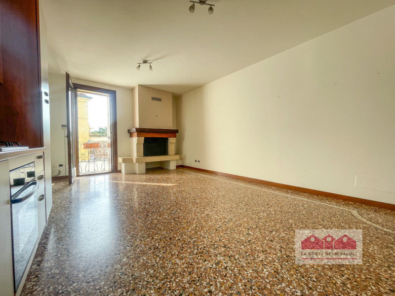 CENTRO STORICO - CORSO FOGAZZARO: IN ELEGANTE RISTRUTTURAZIONE PROPONIAMO UN SIGNORILE APPARTAMEN...