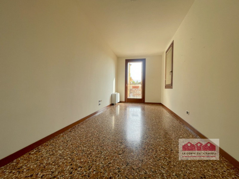 CENTRO STORICO - CORSO FOGAZZARO: IN ELEGANTE RISTRUTTURAZIONE PROPONIAMO UN SIGNORILE APPARTAMEN...