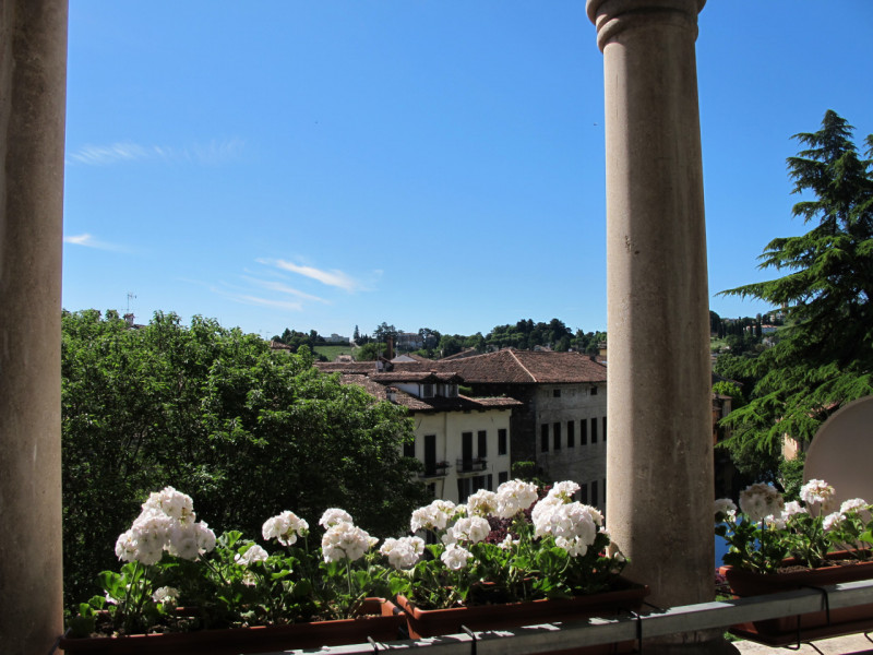 CENTRO STORICO: AFFASCINANTE APPARTAMENTO DI MQ. 204, PIANO 2°. INGRESSO, SOGGIORNO CON ZONA PRAN...