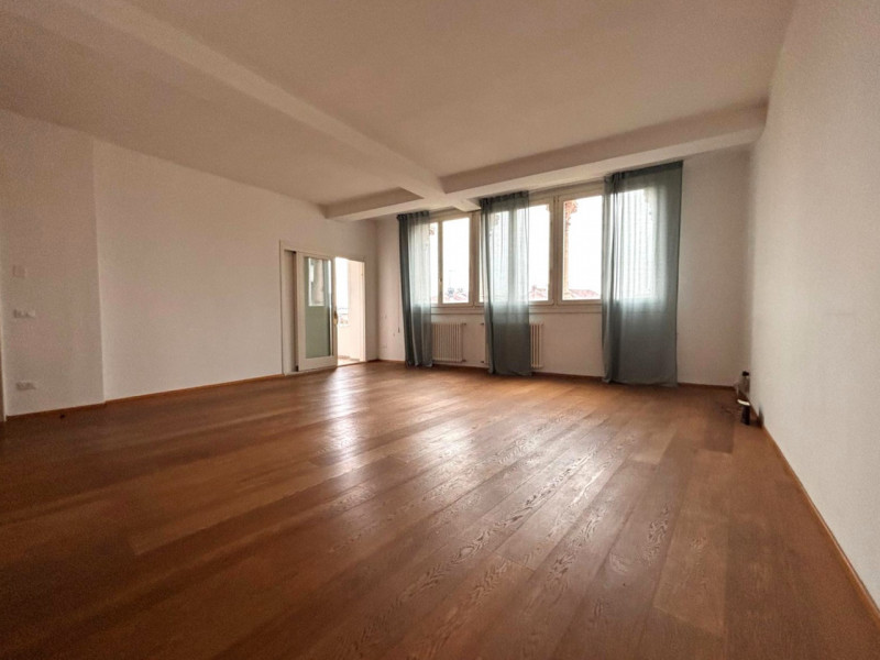 CENTRO STORICO: AFFASCINANTE APPARTAMENTO DI MQ. 204, PIANO 2°. INGRESSO, SOGGIORNO CON ZONA PRAN...