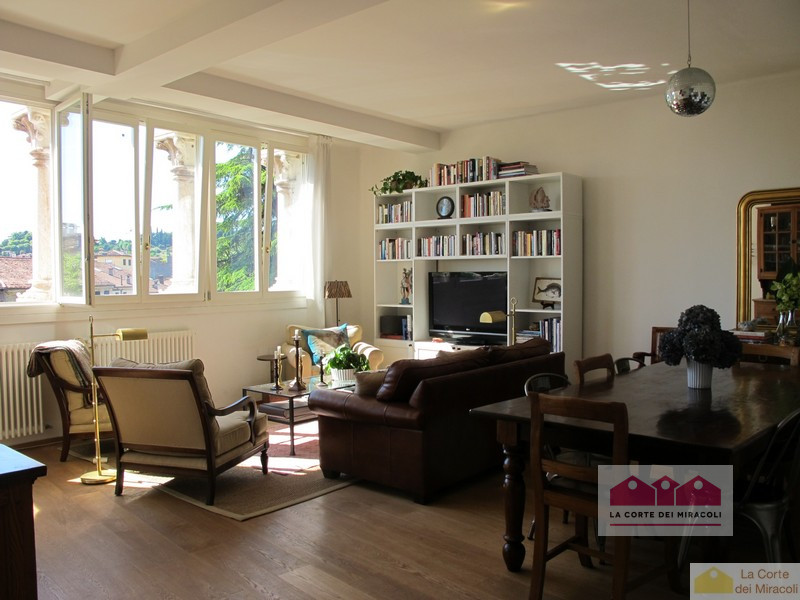 CENTRO STORICO: AFFASCINANTE APPARTAMENTO DI MQ. 204, PIANO 2°. INGRESSO, SOGGIORNO CON ZONA PRAN...